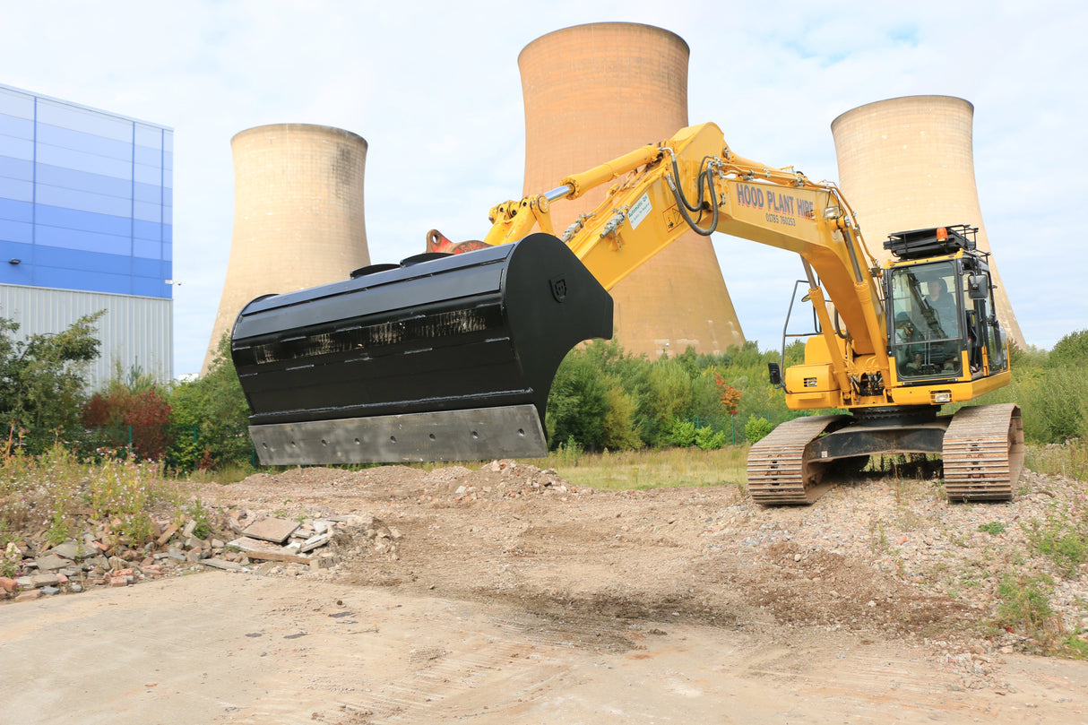 CATERPILLAR 322 84" / 2100mm Ditching Bucket, with underblade, 80mm pins for 18 to 24 tonne excavators