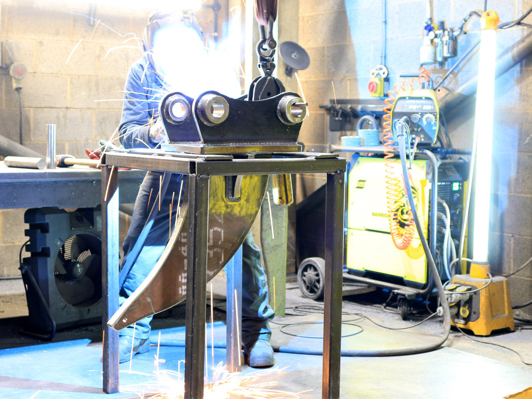 HYUNDAI R140-9 Ripper Tooth with Heavy Duty Hardox® shank, 65mm pins for 10 to 14 tonne excavators