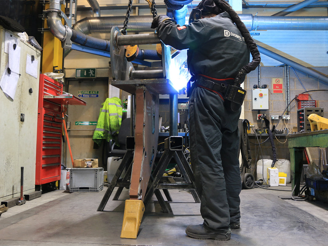 JCB JS220 Ripper Tooth with Heavy Duty Hardox® shank, 80mm pins for 18 to 24 tonne excavators