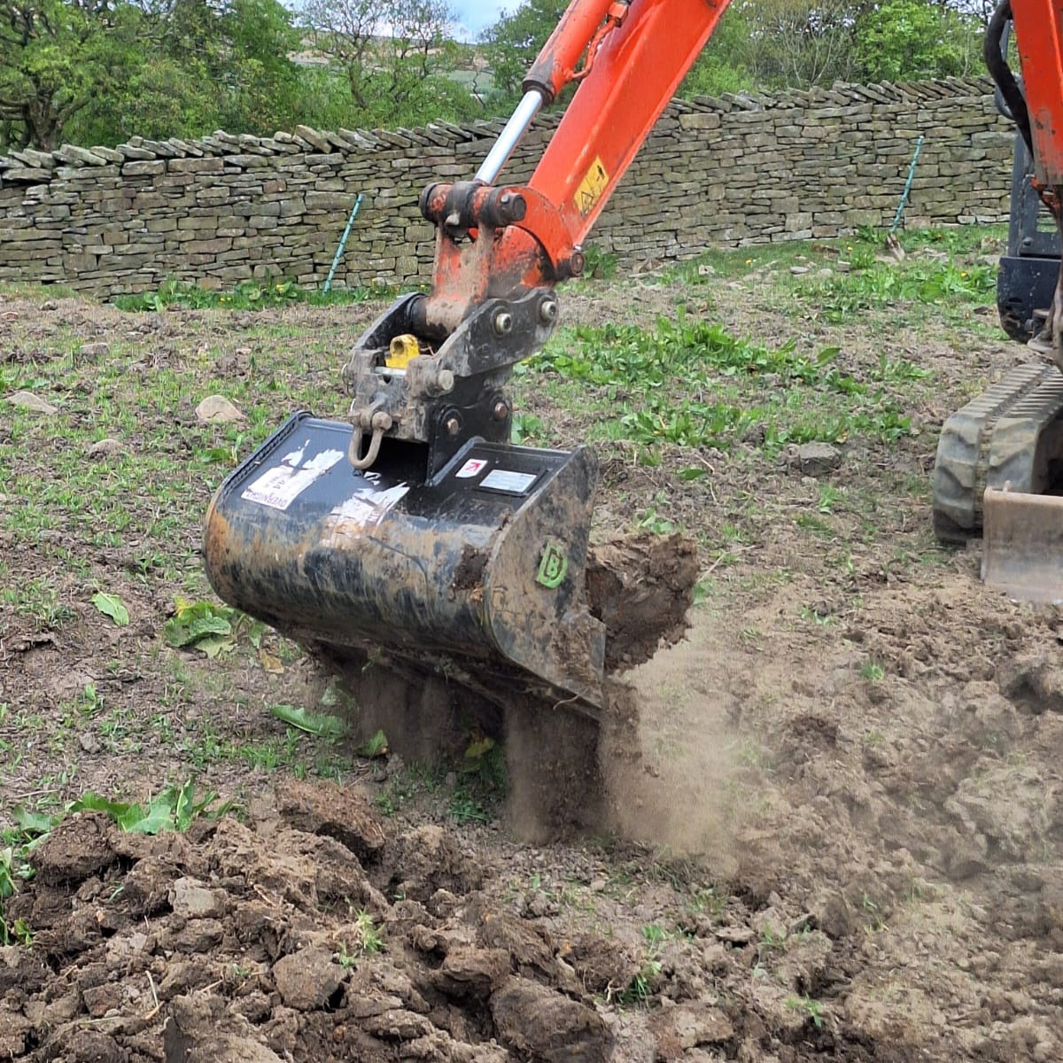 PEL-JOB EB12 (600mm) 24" Digger Bucket 1 to 1.9t mini diggers made by Digbits