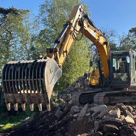 DAEWOO DH130-2 48" (1200mm) Ribbed Back Riddle Bucket, 75mm gaps, with 65mm pins for 10 to 14 tonne excavators