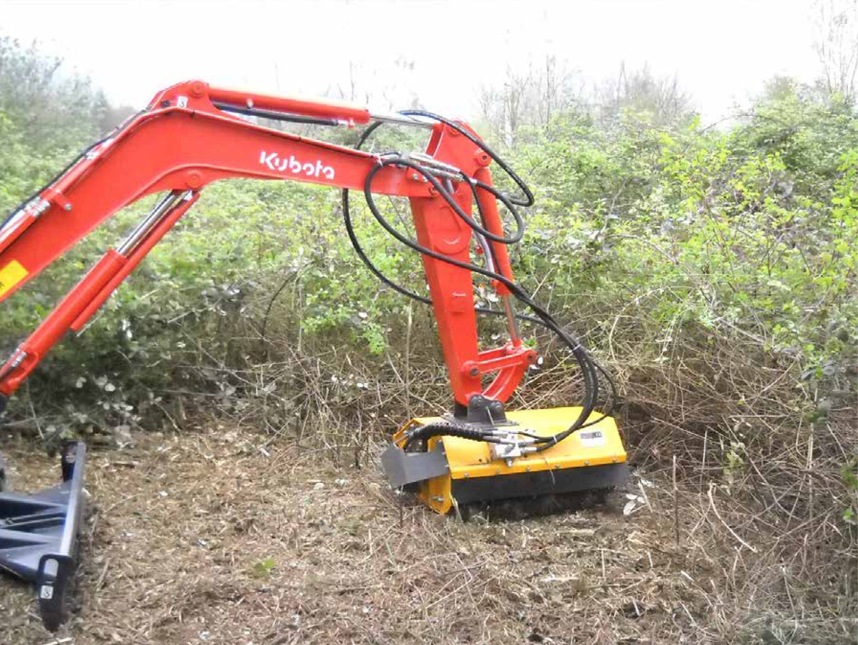 HITACHI ZX26U-6 Flail 900mm mini excavators 2.0 to 5.0t - hammers