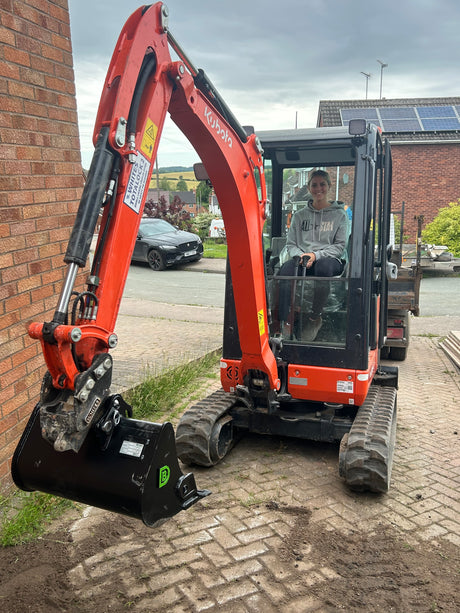 (600mm) 24" Digger Bucket 1 to 1.9t mini diggers made by Digbits