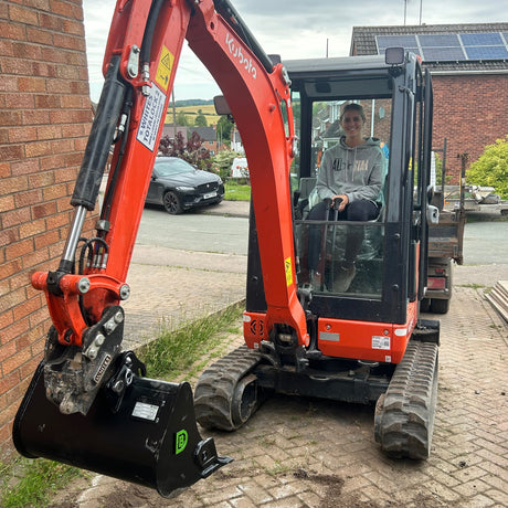 HITACHI EX12 (600mm) 24" Digger Bucket 1 to 1.9t mini diggers made by Digbits