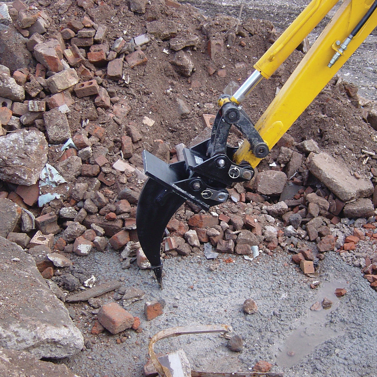 JCB 802 SUPER Ripper Tooth with Heavy Duty Hardox® shank for 2.0 to 3.2 tonne mini excavators