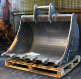 KOMATSU PC200-6 30" / 760mm Digging Bucket, 80mm pins for 18 to 24 tonne excavators